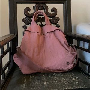 Lululemon on my level bag